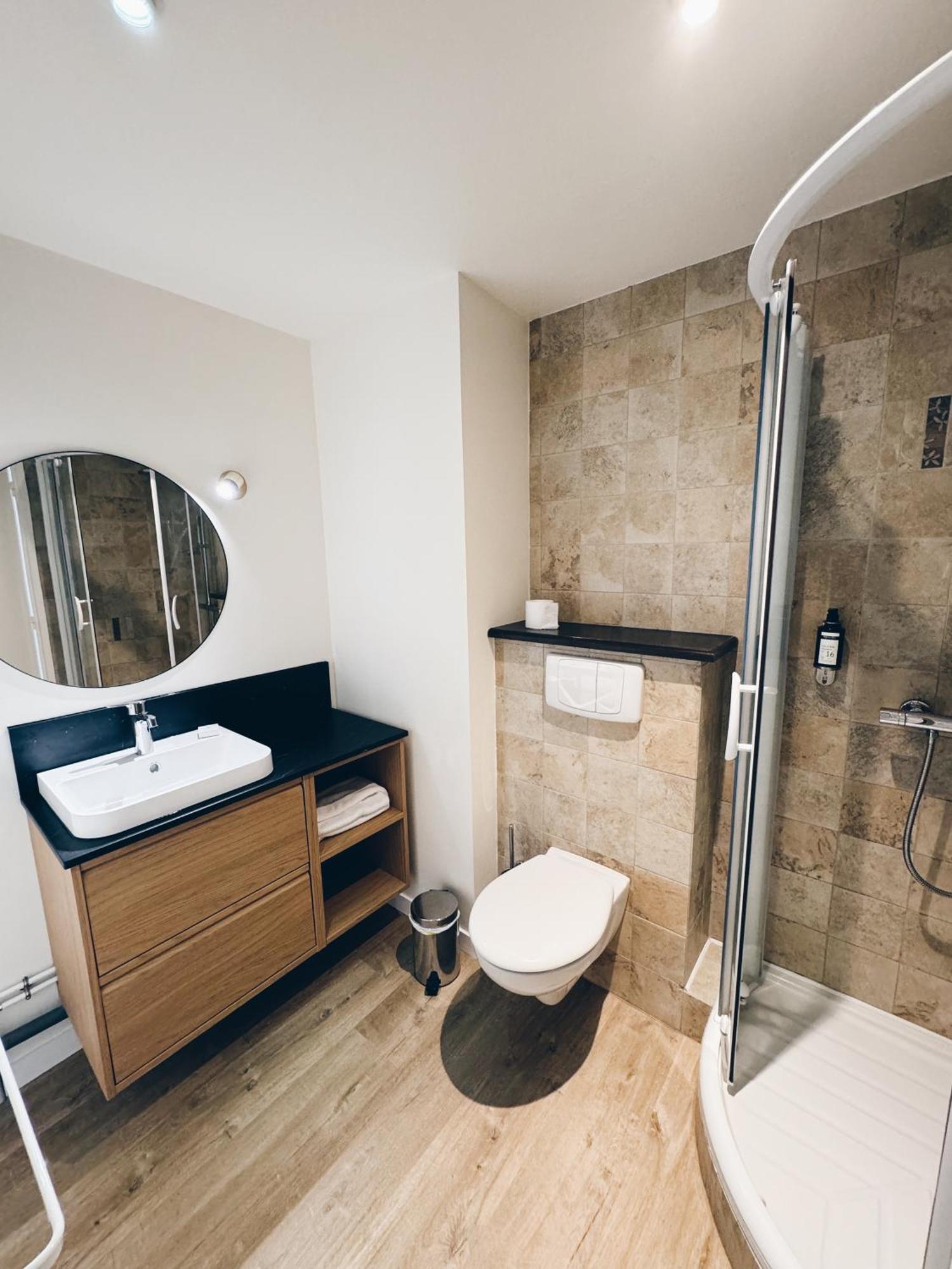 Le Regis Apartment